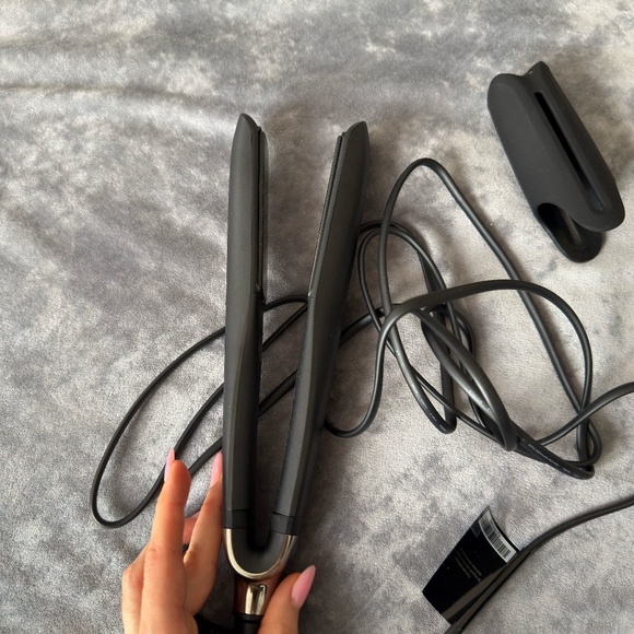 ghd Platinum+ Styler — 1” Flat Iron - Picture 3 of 6